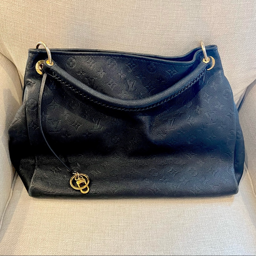 Authentic Louis Vuitton Artsy MM Black Monogram Empreinte Leather